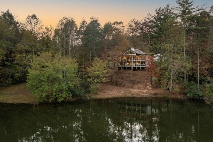 lakefront north georgia cabin