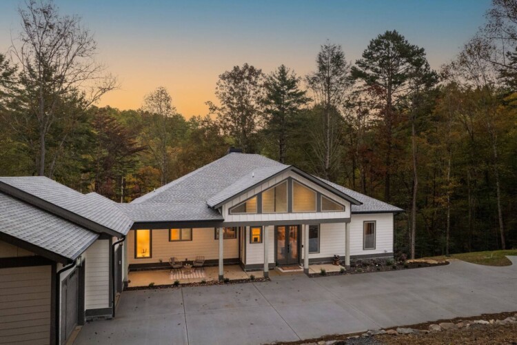 lakefront north georgia cabin