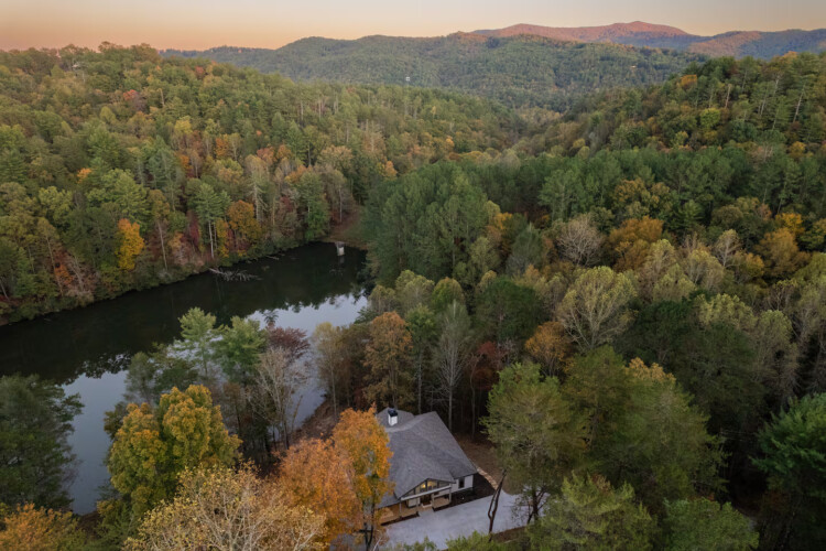 lakefront north georgia cabin