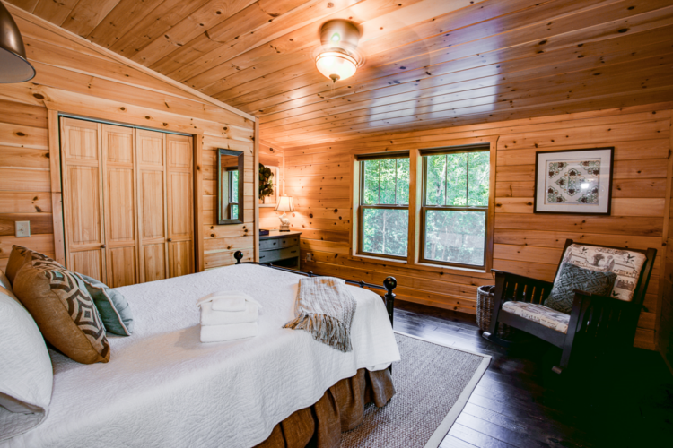saluda cabin rentals