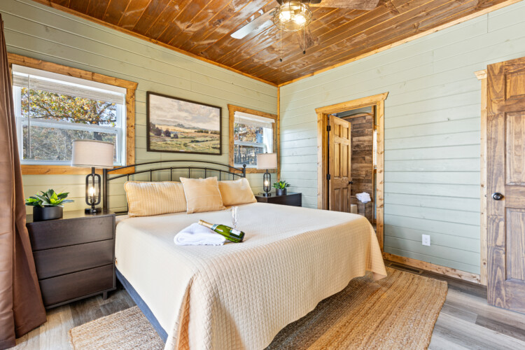 large cabins in gatlinburg