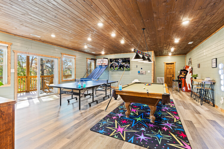 large cabins in gatlinburg