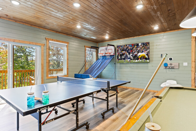 large cabins in gatlinburg