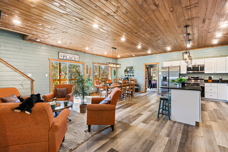 large cabins in gatlinburg