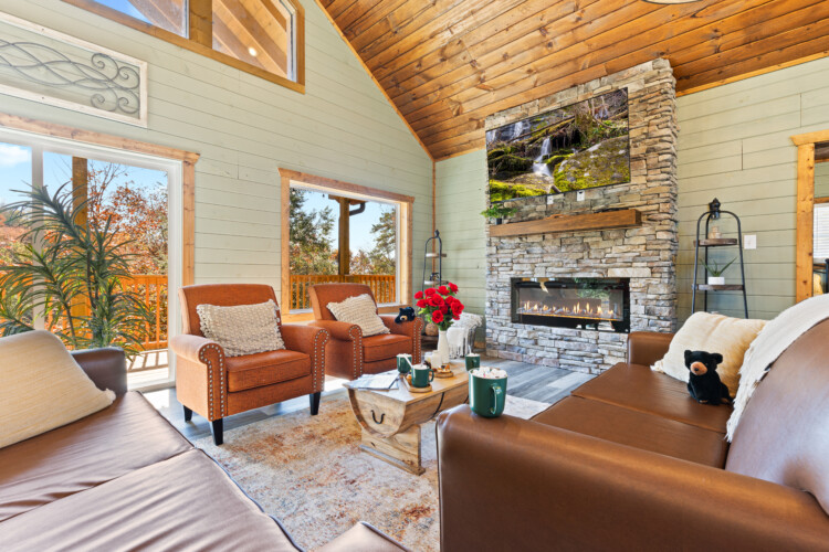 large cabins in gatlinburg