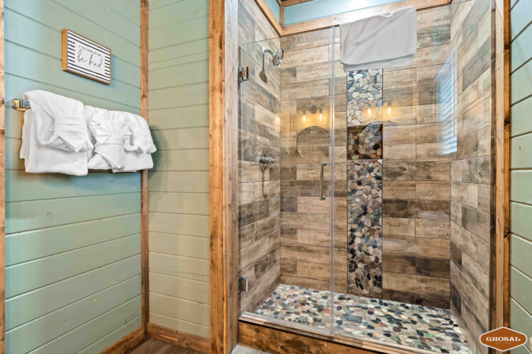 large cabins in gatlinburg