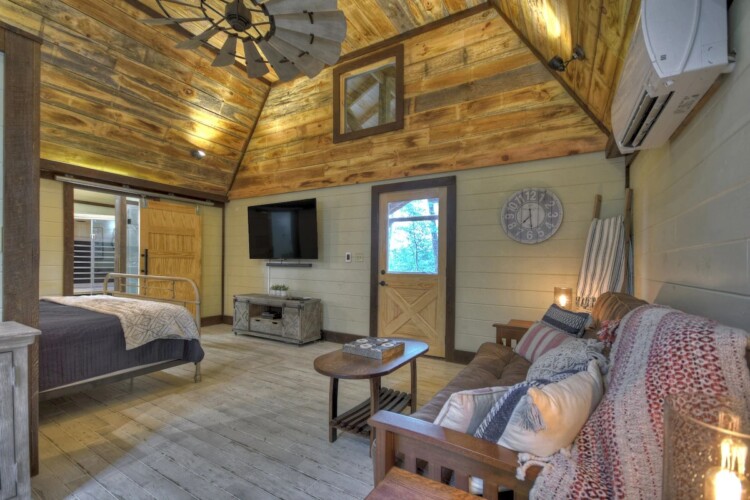 romantic cabin near downtown blue ridge ga