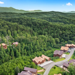 8 bedroom cabins in gatlinburg tn
