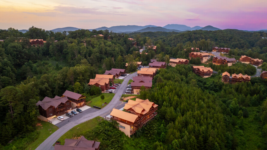 8 bedroom cabins in gatlinburg tn