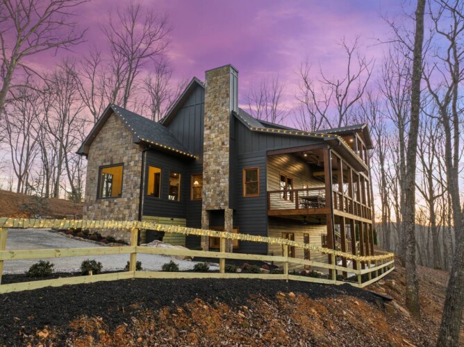 luxury blue ridge ga cabin with hot tub