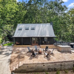 pet friendly cabins near helen ga