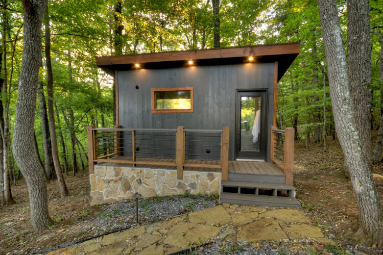 mineral bluff cabin with hot tub and mountain views
