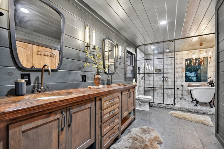 mineral bluff cabin with hot tub and mountain views