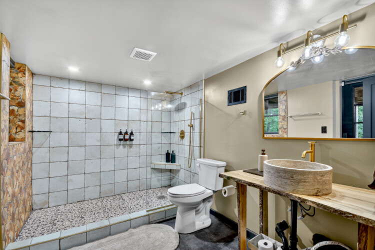 mineral bluff cabin with hot tub and mountain views