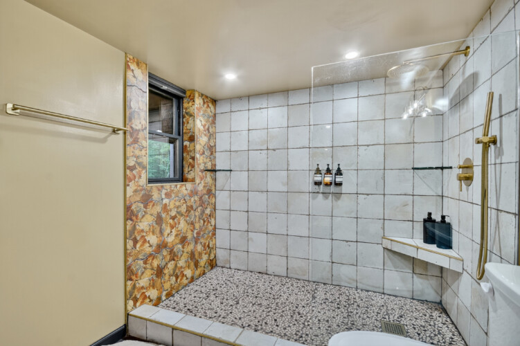 mineral bluff cabin with hot tub and mountain views