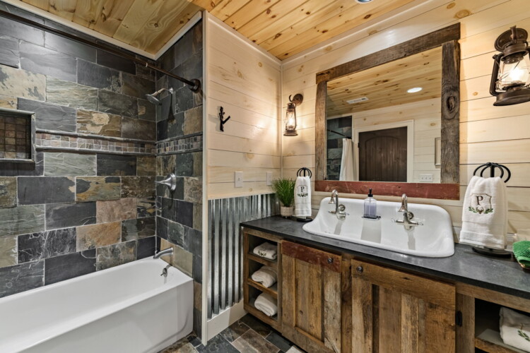 blue ridge georgia cabin with hot tub