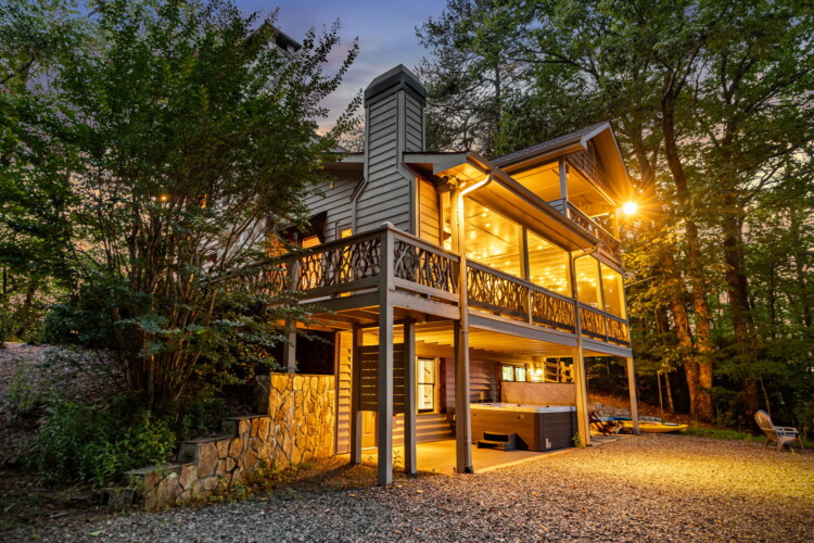 blue ridge georgia cabin with hot tub
