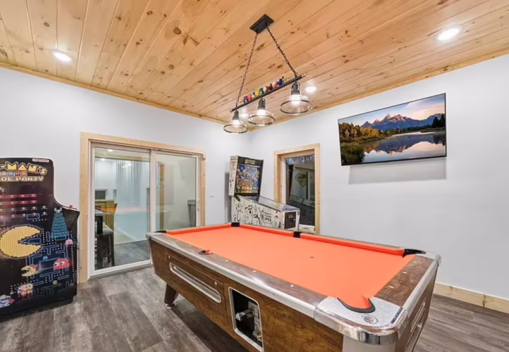 gatlinburg cabin with pool inside