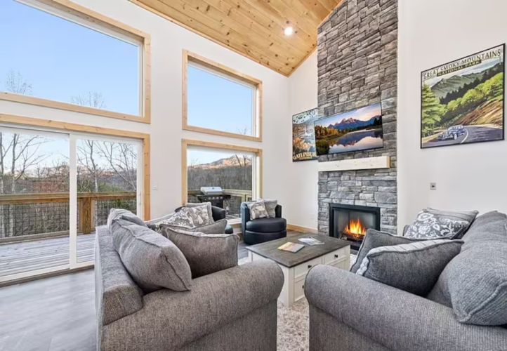 gatlinburg cabin with pool inside