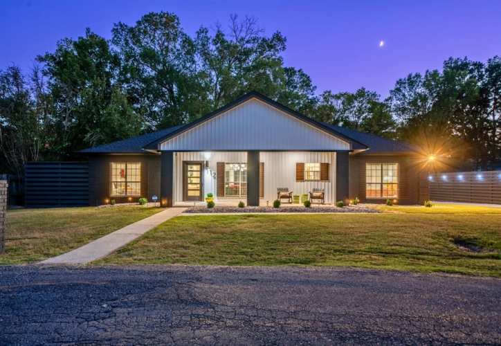 hot springs cabin rental with kayaks