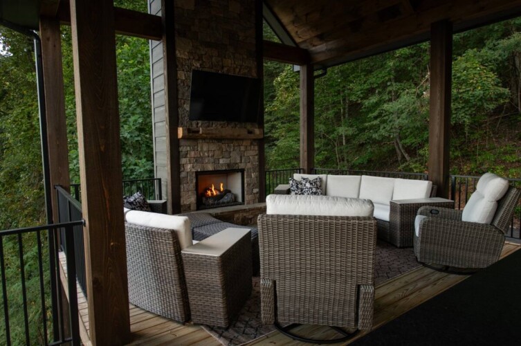 6br luxury north georgia cabin with lake views