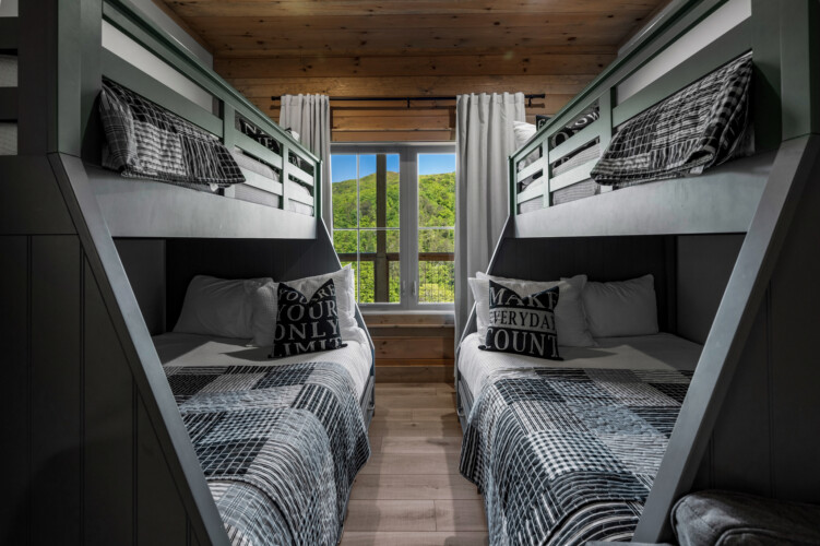 large group cabins in pigeon forge