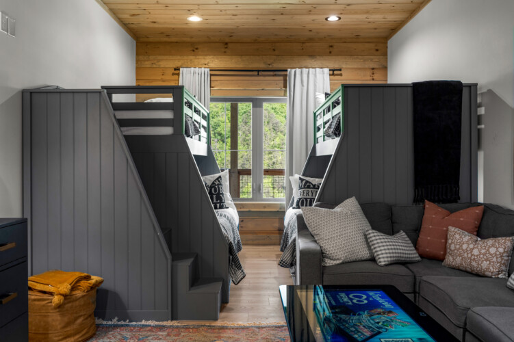 large group cabins in pigeon forge