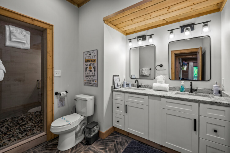 large group cabins in pigeon forge