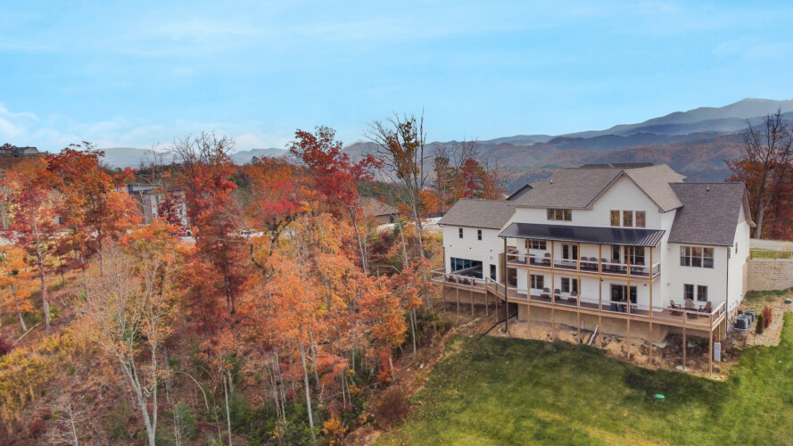 large group cabins in pigeon forge