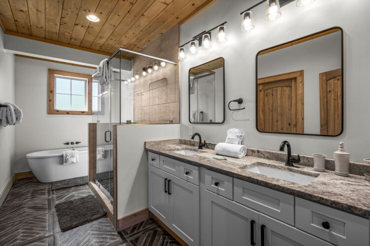 large group cabins in pigeon forge