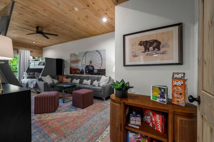 large group cabins in pigeon forge