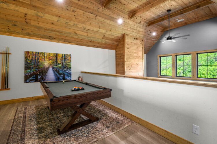 large group cabins in pigeon forge