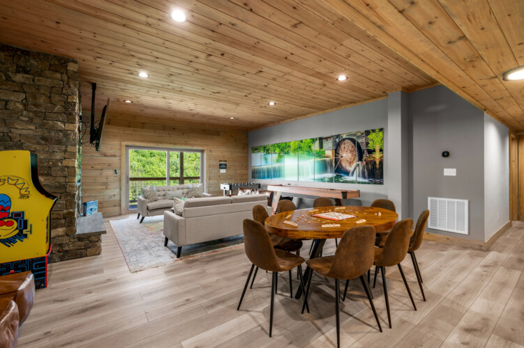 large group cabins in pigeon forge