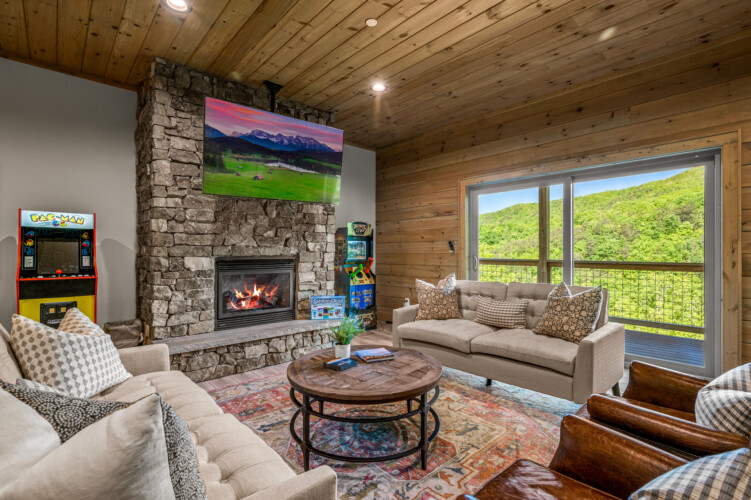 large group cabins in pigeon forge