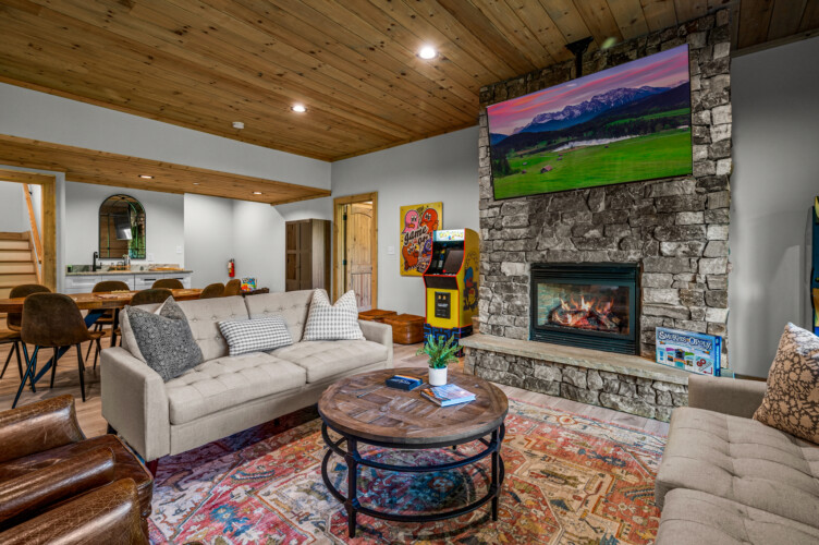 large group cabins in pigeon forge