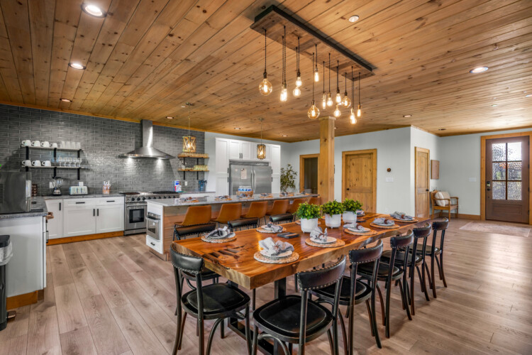 large group cabins in pigeon forge
