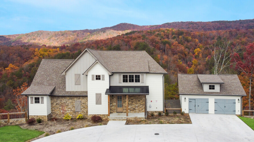 large group cabins in pigeon forge