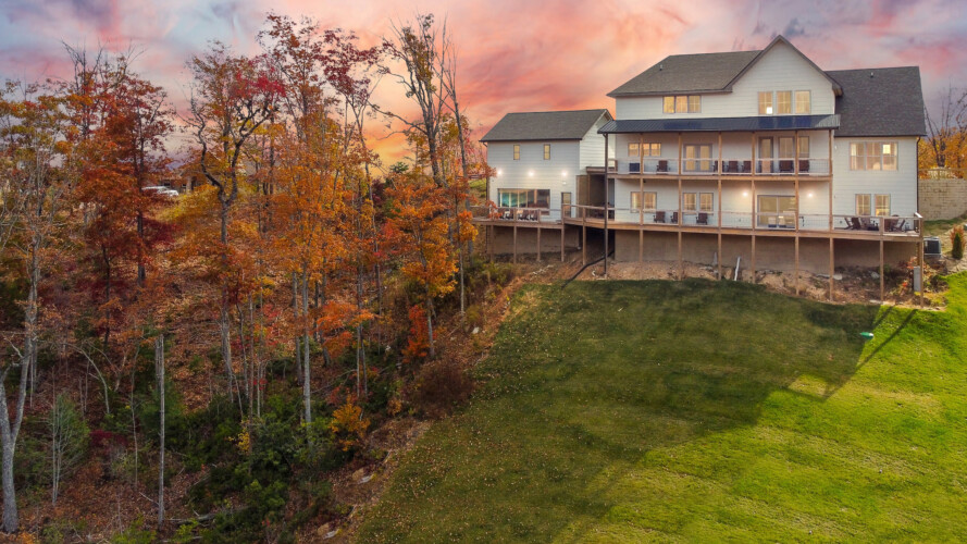 large group cabins in pigeon forge