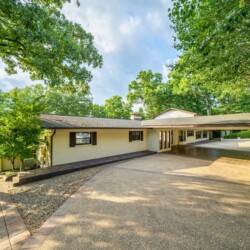 The Radley on Lake Hamilton! Dog-friendly 6-bedroom rental (sleeps 18) featuring a pool, year-round hot tub, game room, fire pit, and kayaks.