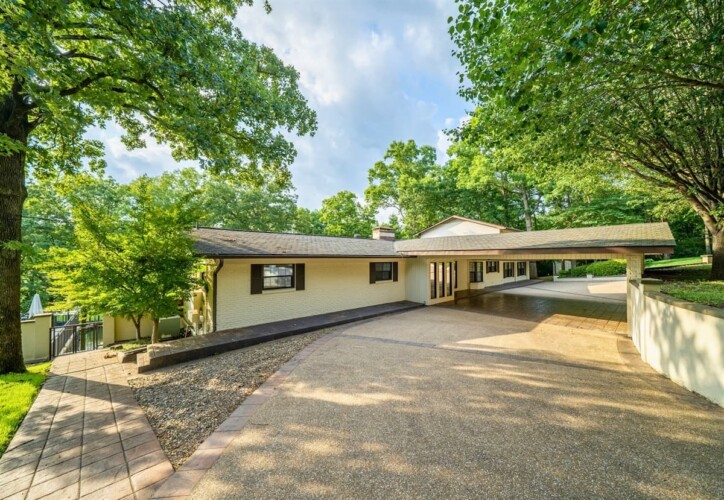 The Radley on Lake Hamilton! Dog-friendly 6-bedroom rental (sleeps 18) featuring a pool, year-round hot tub, game room, fire pit, and kayaks.